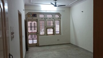 Room in 3 BHK Builder Floor at Vaishali Sector 5 – for Rent