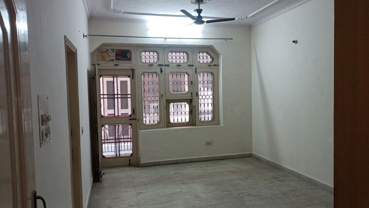Room, vaishali sector 5 3 Bedroom 1800 Sq.Ft. Builder Floor In Vaishali Sector 5 Ghaziabad 9921442