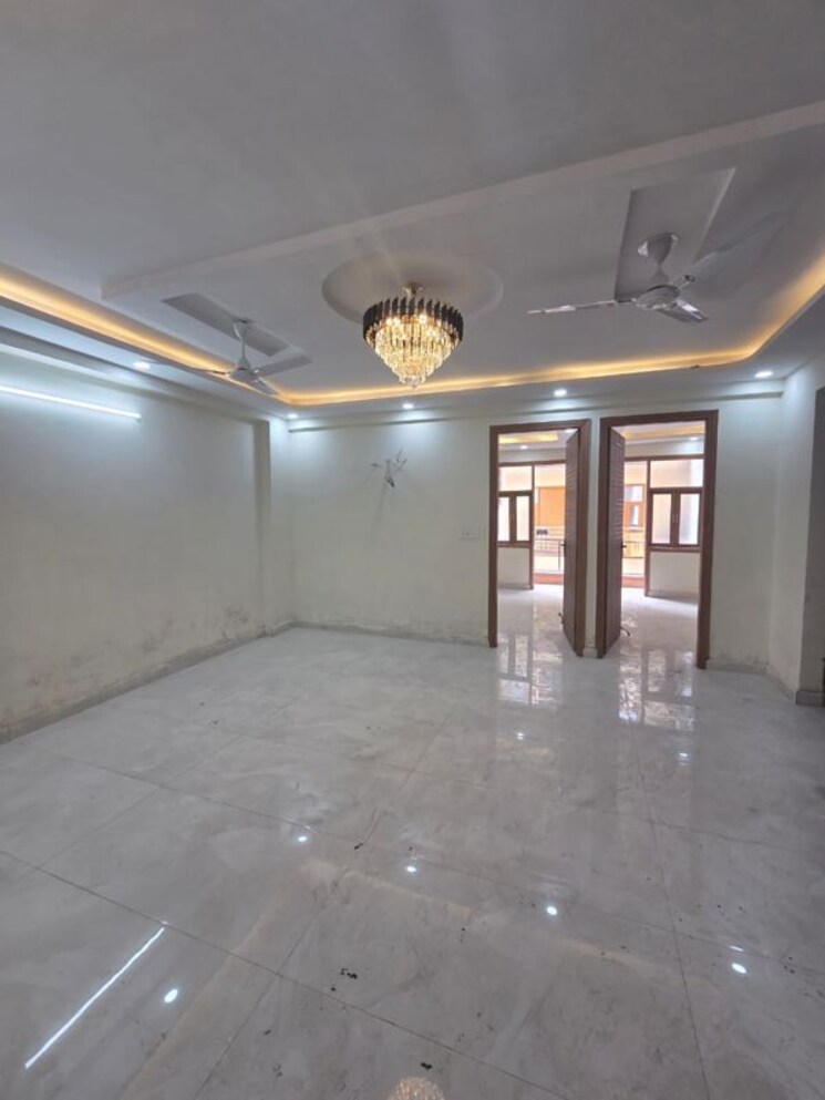Room, rajpur khurd extension 3 Bedroom 110 Sq.Ft. Builder Floor In Rajpur Khurd Extension Delhi 9921446
