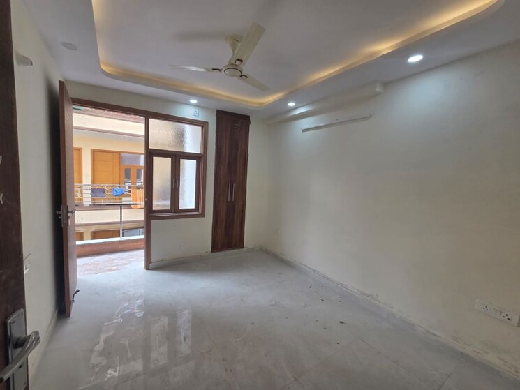 Room, rajpur khurd extension 3 Bedroom 110 Sq.Ft. Builder Floor In Rajpur Khurd Extension Delhi 9921446