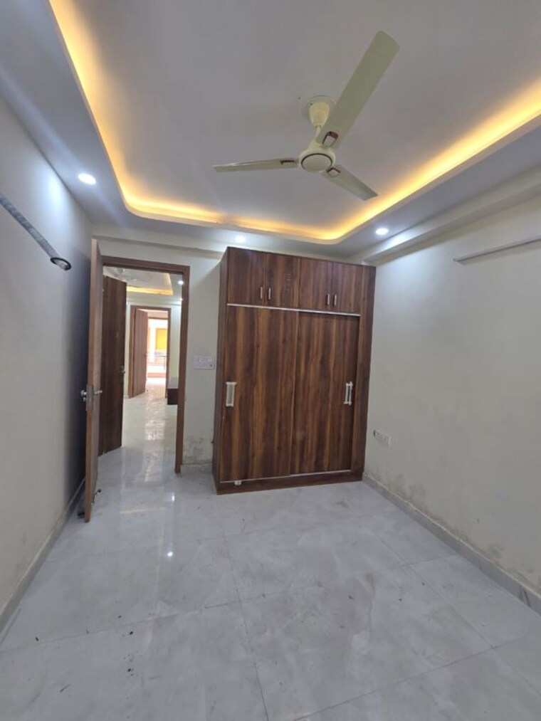 Room, rajpur khurd extension 3 Bedroom 110 Sq.Ft. Builder Floor In Rajpur Khurd Extension Delhi 9921446