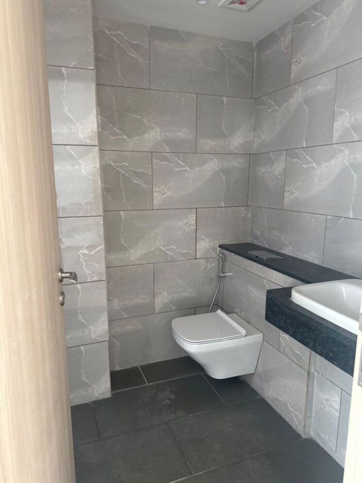 Bathroom, rustomjee-crown 4 Bedroom 2140 Sq.Ft. Apartment In Prabhadevi Mumbai 9921482