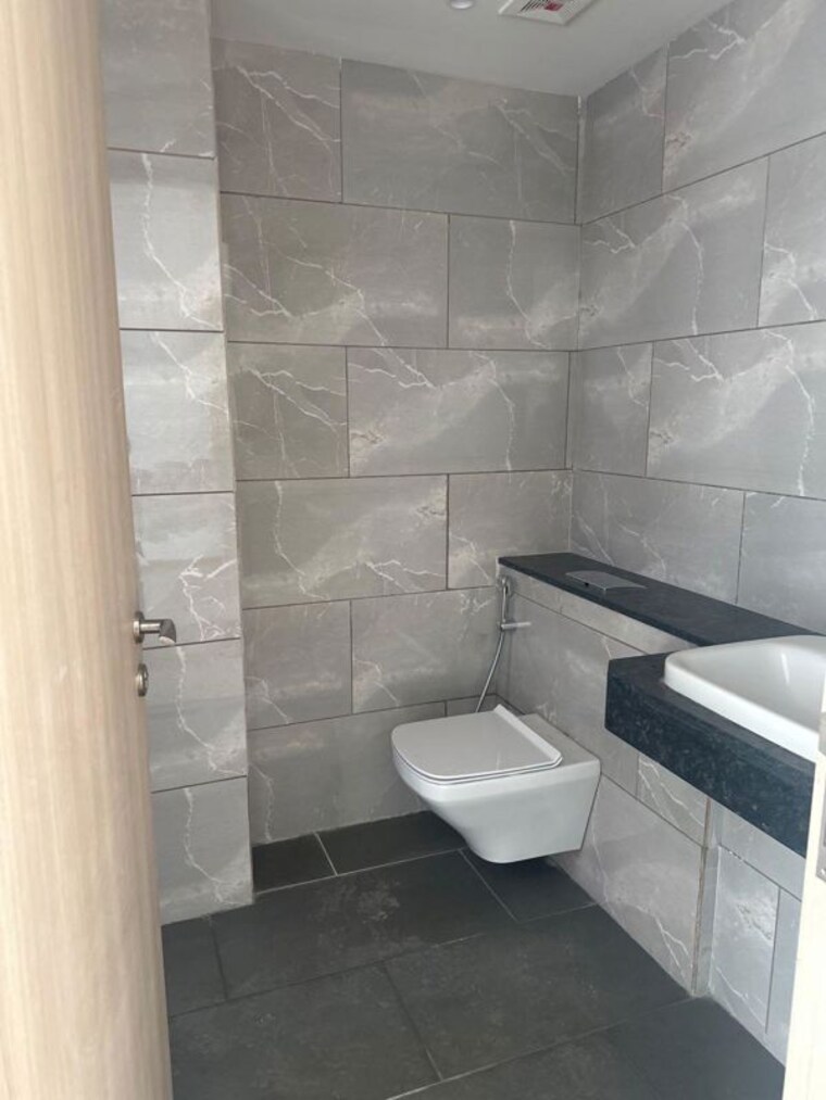 Bathroom, rustomjee-crown 4 Bedroom 2140 Sq.Ft. Apartment In Prabhadevi Mumbai 9921482