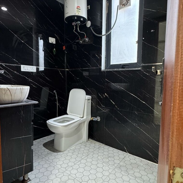 Bathroom, chattarpur 1 Bedroom 560 Sq.Ft. Builder Floor In Chattarpur Delhi 9921504