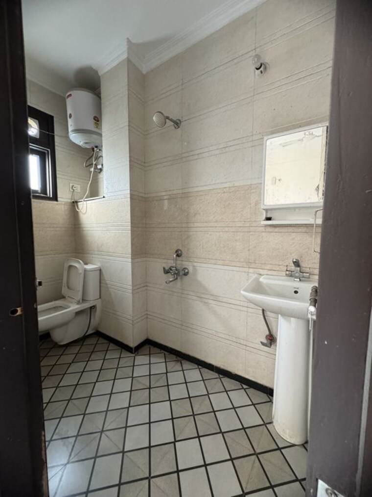 Bathroom, chattarpur 1 Bedroom 600 Sq.Ft. Apartment In Chattarpur Delhi 9921510