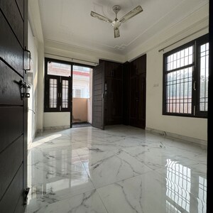 Room in 1 BHK Apartment at Chattarpur – for Rent