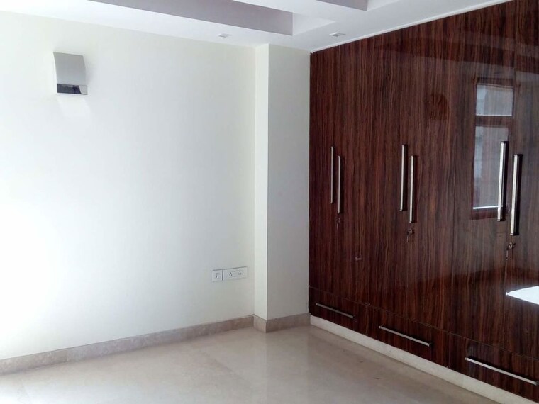 Room, safdarjung development area 4 Bedroom 4100 Sq.Ft. Builder Floor In Safdarjung Development Area Delhi 9921524