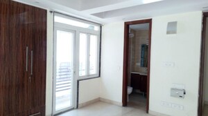 Room in 4 BHK Builder Floor at Safdarjung Development Area – for Rent