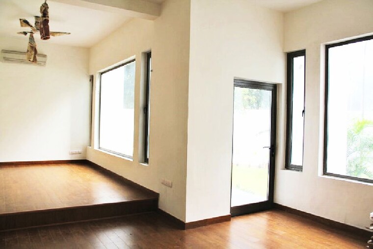 Room, maharani bagh 4 Bedroom 4000 Sq.Ft. Independent House In Maharani Bagh Delhi 9921546