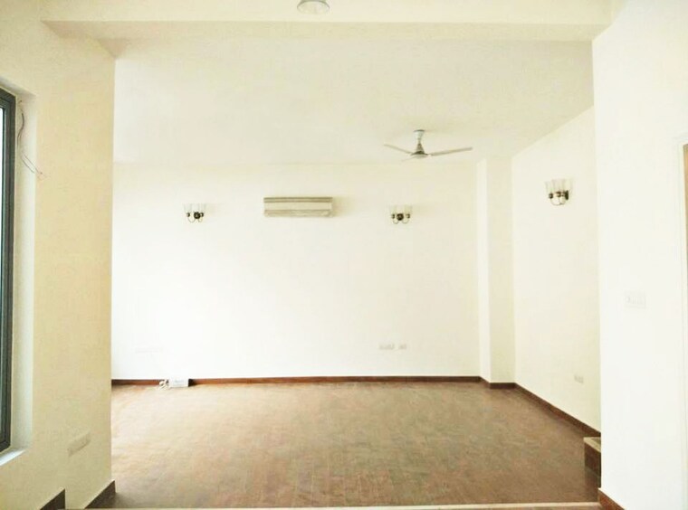 Room, maharani bagh 4 Bedroom 4000 Sq.Ft. Independent House In Maharani Bagh Delhi 9921546