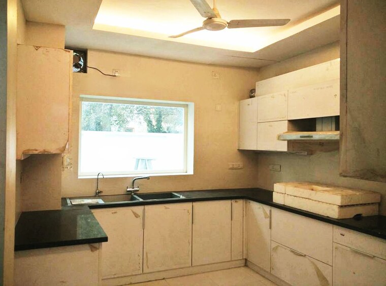 Kitchen, maharani bagh 4 Bedroom 4000 Sq.Ft. Independent House In Maharani Bagh Delhi 9921546