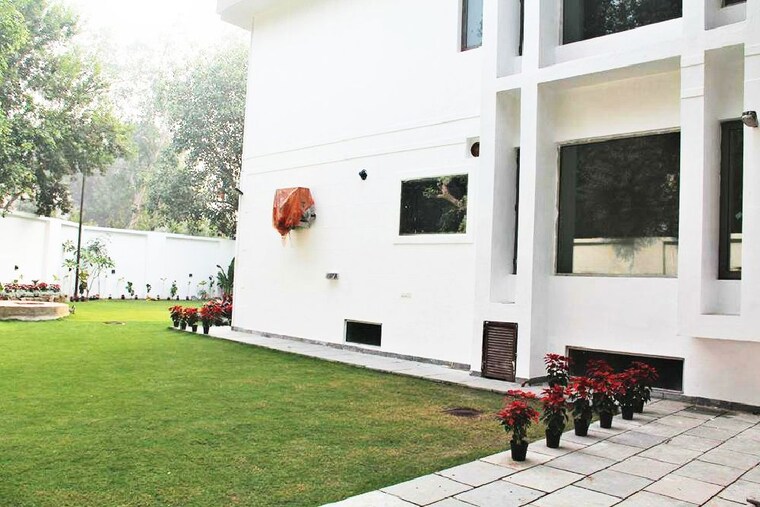 Balcony, maharani bagh 4 Bedroom 4000 Sq.Ft. Independent House In Maharani Bagh Delhi 9921546