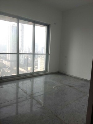 Room in 4 BHK Apartment at Kalpataru Avana, Parel – for Sale
