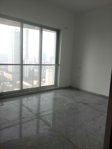 Room in 4 BHK Apartment at Kalpataru Avana, Parel – for Sale