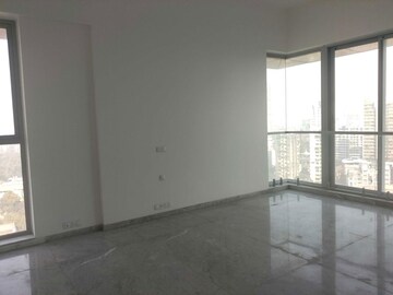 Room in 4 BHK Apartment at Kalpataru Avana, Parel – for Sale
