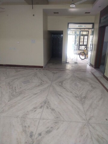 Room in 2 BHK Independent House at Gomti Nagar – for Rent