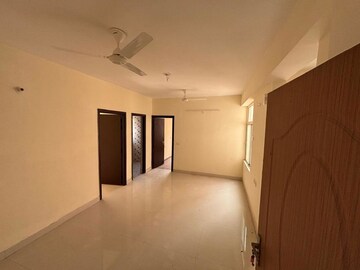 Room in 2 BHK Apartment at Mehak Melax Studio, Gt Road – for Rent