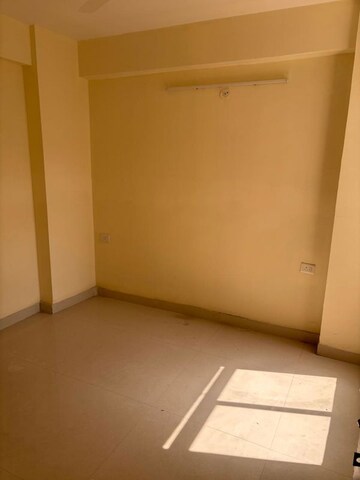 Room in 2 BHK Apartment at Mehak Melax Studio, Gt Road – for Rent