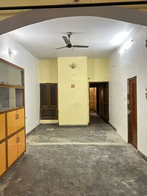 Room in 3 BHK Independent House at Gomti Nagar – for Rent