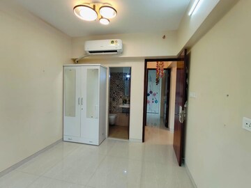 Room in 3 BHK Apartment at Dhoot Sky Residency New Sonali CHSL, Malad West – for Rent