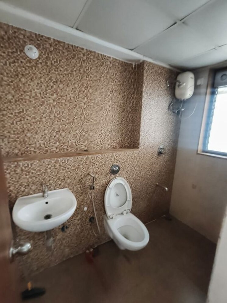 Bathroom, lodha-lakeshore-greens 2 Bedroom 738 Sq.Ft. Apartment In Dombivli East Thane 9921622