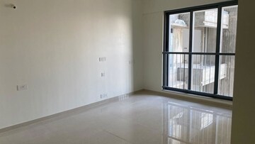 Room in 2 BHK Apartment at Kalpataru Elitus, Mulund West – for Rent