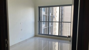 Room in 2 BHK Apartment at Kalpataru Elitus, Mulund West – for Rent