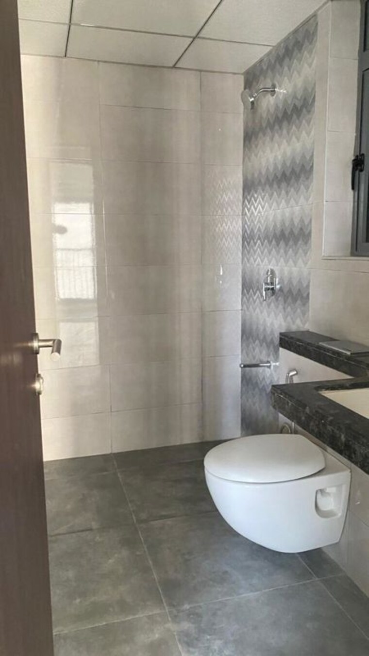 Bathroom, kalpataru-elitus 2 Bedroom 802 Sq.Ft. Apartment In Mulund West Mumbai 9921623