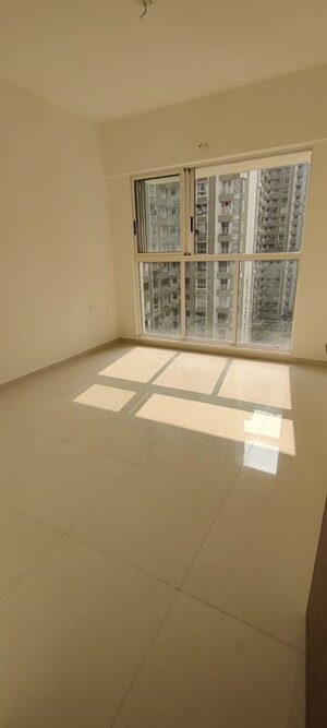 Room in 2 BHK Apartment at Lodha Amara Tower 24 And 25, Kolshet Road – for Sale