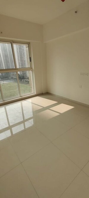 Room in 2 BHK Apartment at Lodha Amara Tower 24 And 25, Kolshet Road – for Sale