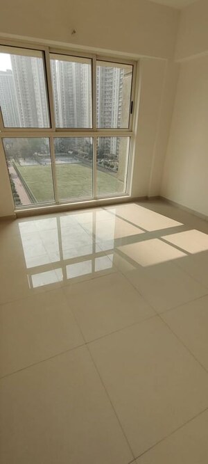 Room in 2 BHK Apartment at Lodha Amara Tower 24 And 25, Kolshet Road – for Sale