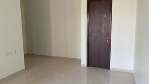 Room in 2 BHK Apartment at Kalpataru Elitus, Mulund West – for Rent