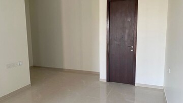 Room in 2 BHK Apartment at Kalpataru Elitus, Mulund West – for Rent