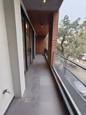 Balcony in Studio Apartment at DLF Cyber SEZ, Sector 24 – for Rent