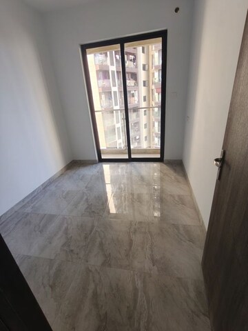 Room in 3 BHK Apartment at Risland The Icon, Dhokali – for Rent