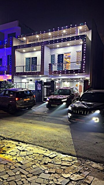 Gym in 2 BHK Apartment at Supertech Cape Town, Sector 74 – for Rent