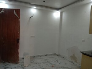 Room in 2 BHK Builder Floor at Dwarka Mor – for Rent