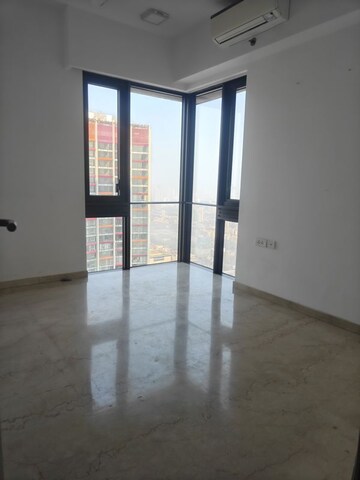 Room in 3 BHK Apartment at Lodha The Park, Worli – for Sale