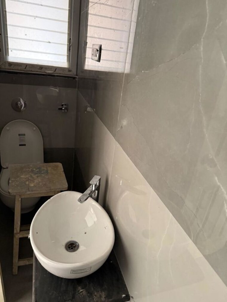 Bathroom, goregaon-west-view-chs 3 Bedroom 950 Sq.Ft. Apartment In Goregaon West Mumbai 9921691