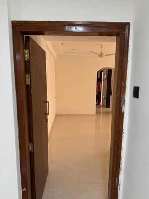 Building Lobby in 3 BHK Apartment at Goregaon West View CHS, Goregaon West – for Rent