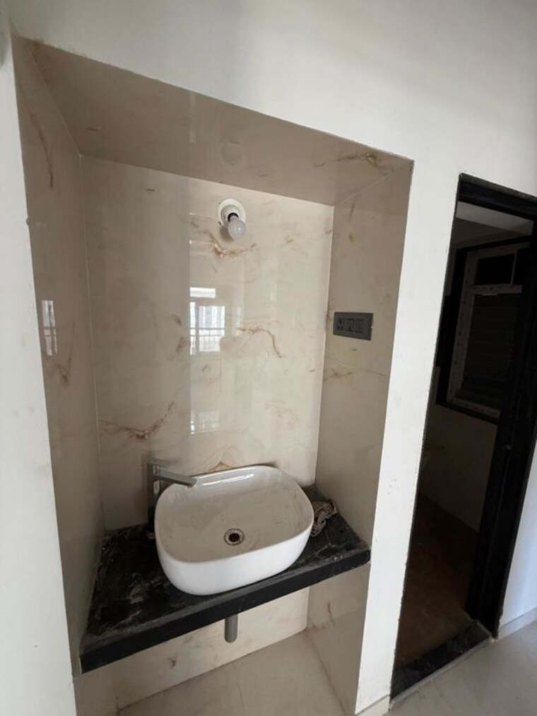 Bathroom, goregaon-west-view-chs 3 Bedroom 950 Sq.Ft. Apartment In Goregaon West Mumbai 9921691