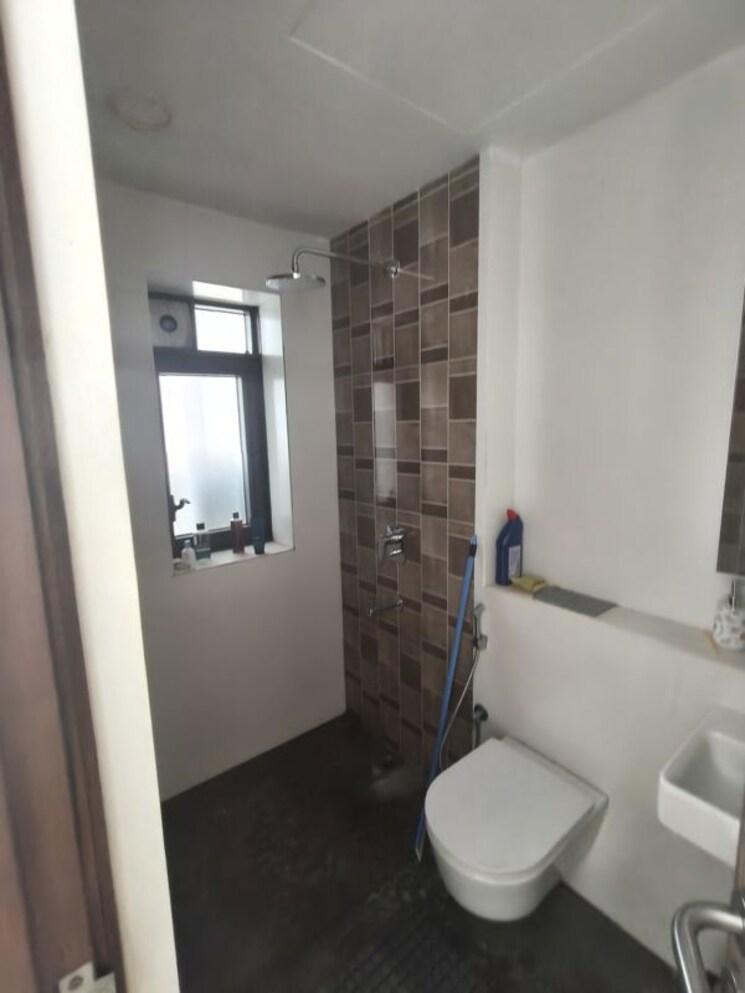 Bathroom, lodha-the-park 3 Bedroom 900 Sq.Ft. Apartment In Worli Mumbai 9921721