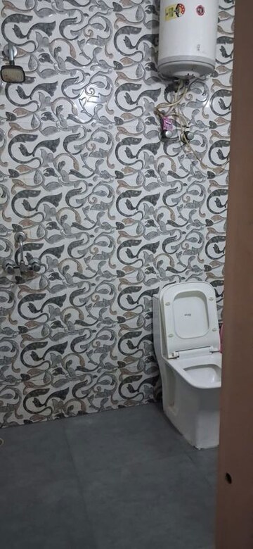 Bathroom in 2.5 BHK Apartment at Mayur Vihar – for Rent