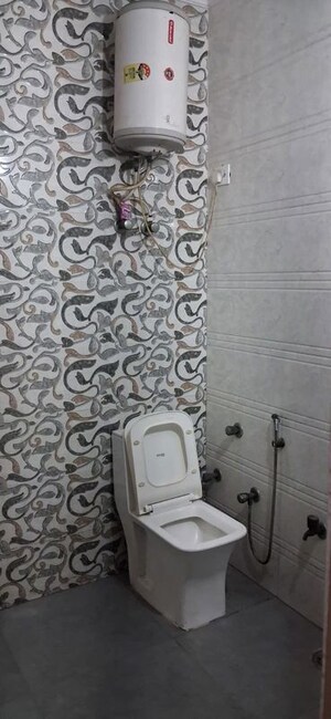 Bathroom in 2.5 BHK Apartment at Mayur Vihar – for Rent