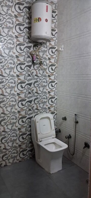 Bathroom in 2.5 BHK Apartment at Mayur Vihar – for Rent