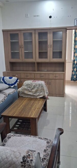 Living Room in 2.5 BHK Apartment at Mayur Vihar – for Rent