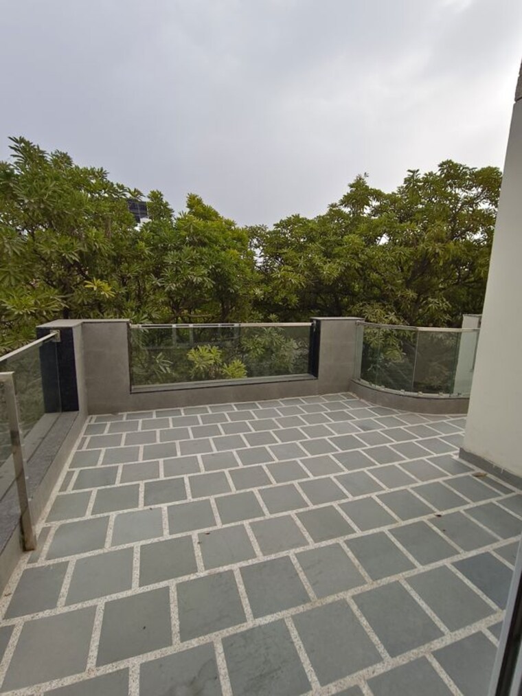 Terrace, sarita vihar 3 Bedroom 1500 Sq.Ft. Apartment In Sarita Vihar Delhi 9921764