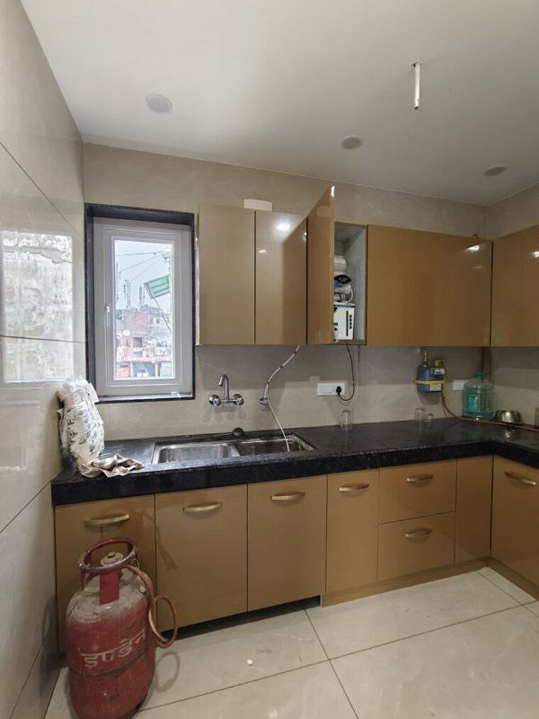 Kitchen, sarita vihar 3 Bedroom 1500 Sq.Ft. Apartment In Sarita Vihar Delhi 9921764