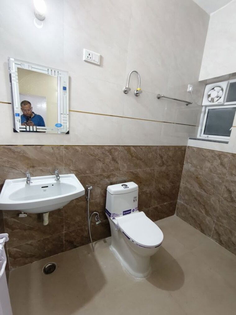 Master Bedroom, sarita vihar 3 Bedroom 1600 Sq.Ft. Apartment In Sarita Vihar Delhi 9921767