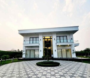 6+ BHK Villa – Exterior View View at RWA Apartments Sector 50, Sector 50 - for Sale